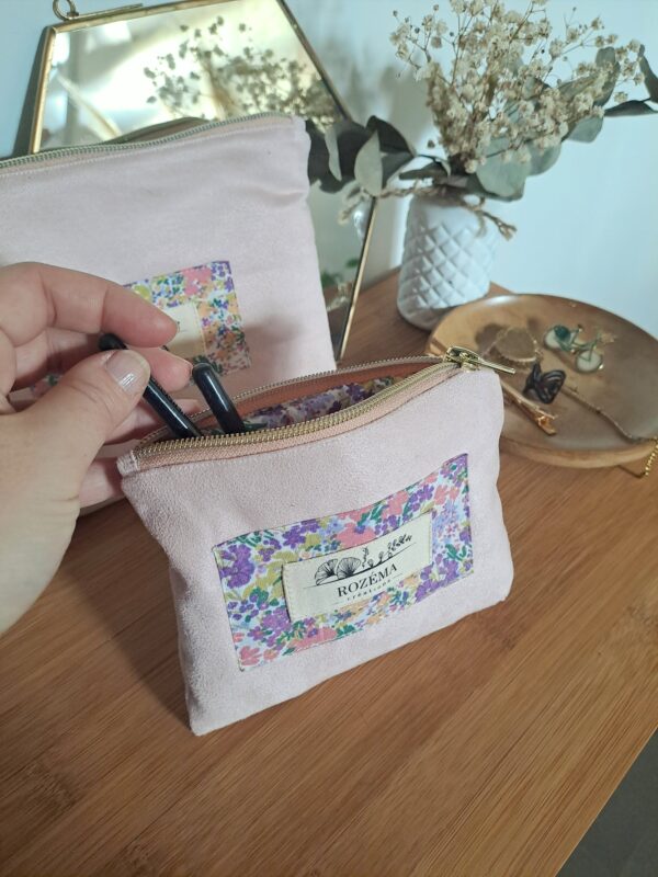 Pochette rose pale fleuri violet rose maquillage accessoire femme