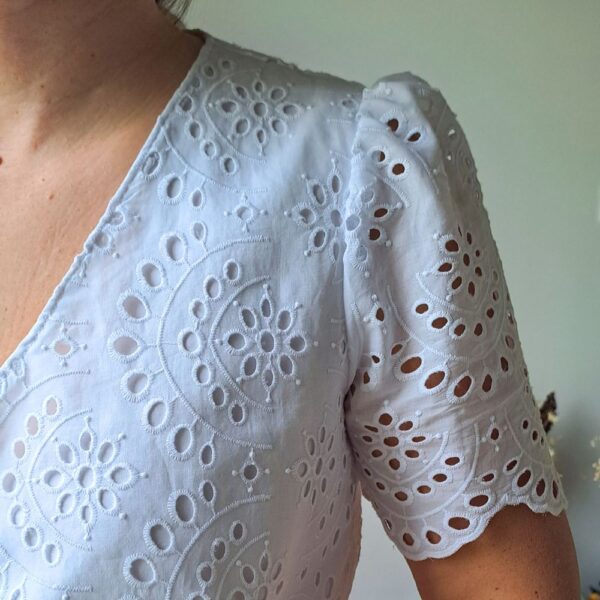 Blouse Chemise Mode femme bohème Chic Col V manches bouffantes broderie anglaise douceur agréable à porter Rozéma Créations