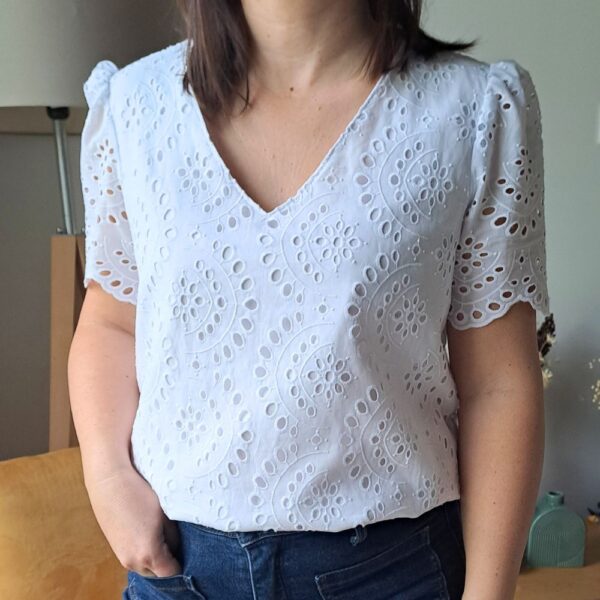 Blouse Chemise Mode femme bohème Chic Col V manches bouffantes broderie anglaise douceur agréable à porter Rozéma Créations
