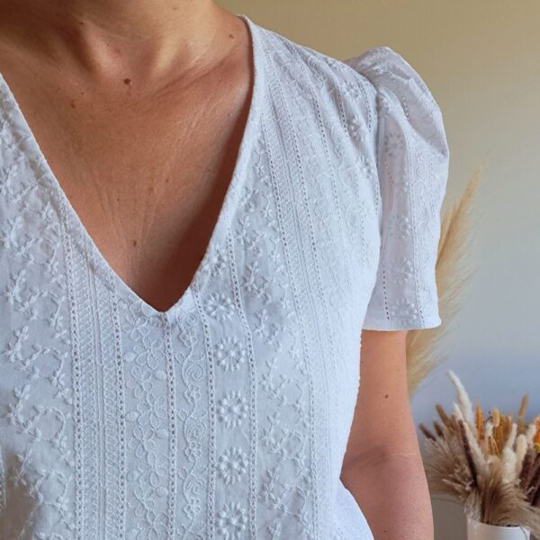 Blouse Chemise Mode femme bohème Chic Col V manches bouffantes broderie anglaise douceur agréable à porter Rozéma Créations
