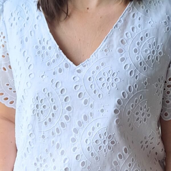 Blouse Chemise Mode femme bohème Chic Col V manches volantées bouffantes broderie anglaise douceur agréable à porter Rozéma Créations