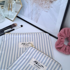 Pochette moyenne fines rayures bleu