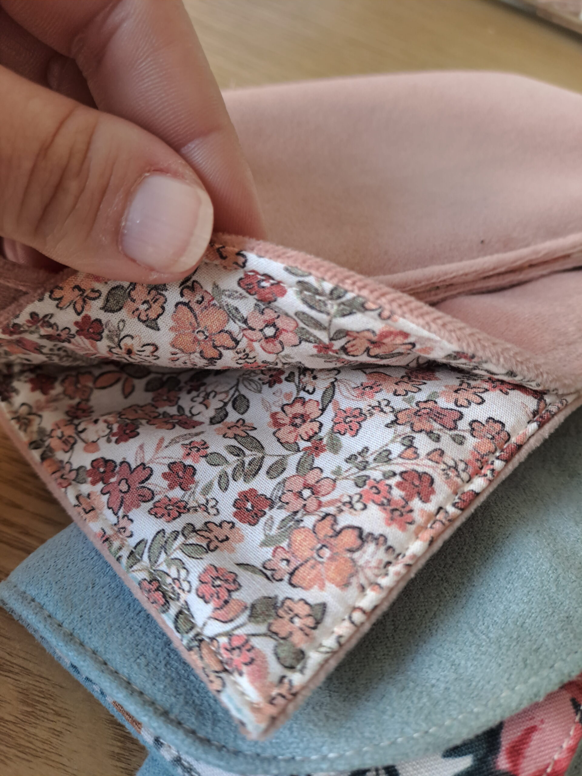 Étui à lunettes – Rose poudré fleuri