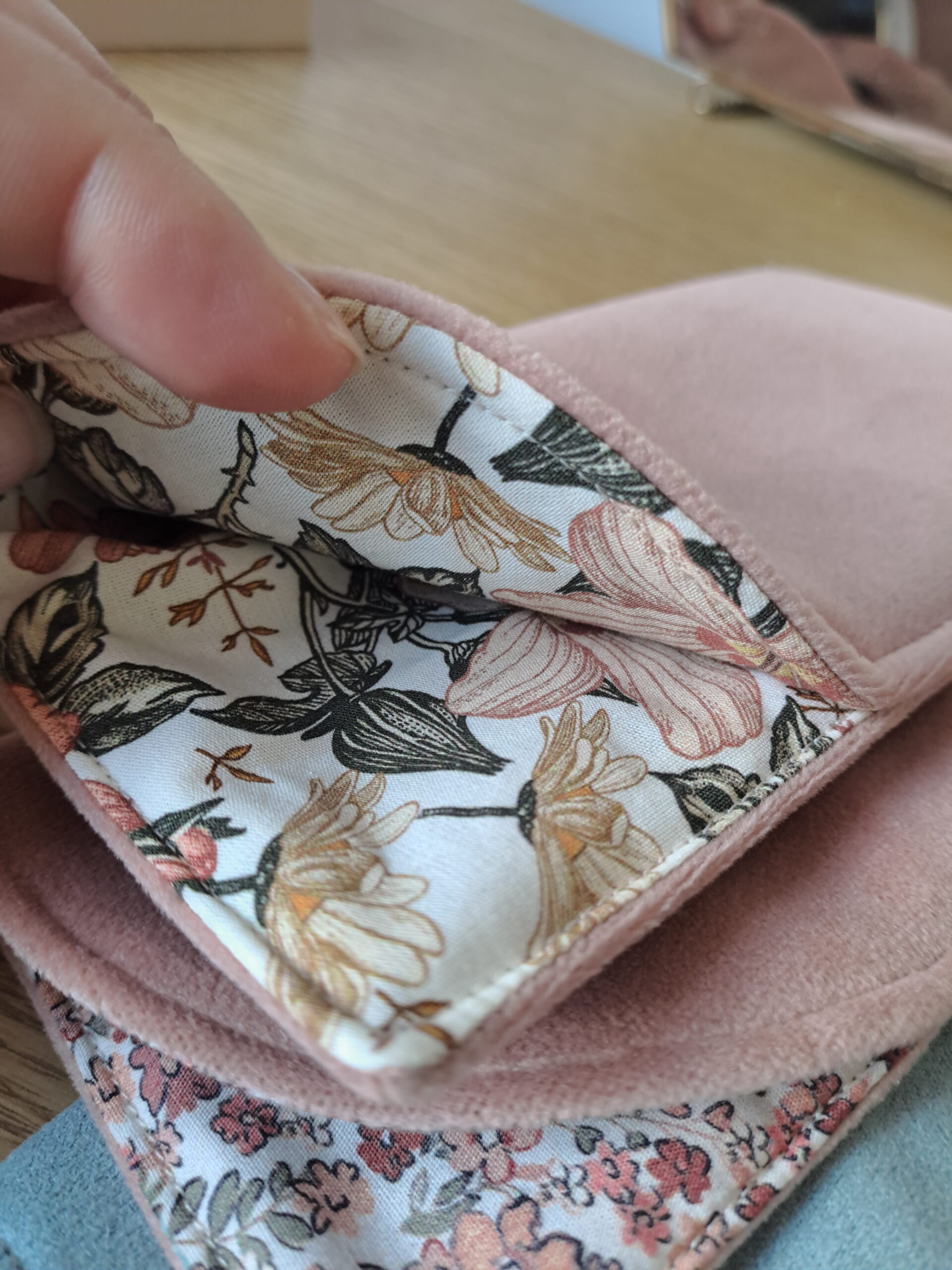 Étui à lunettes – Rose poudré fleuri